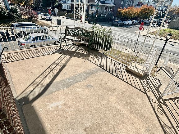 2nd image of 4439 Devereaux St