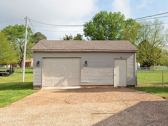 3rd image of 241 County Road 396