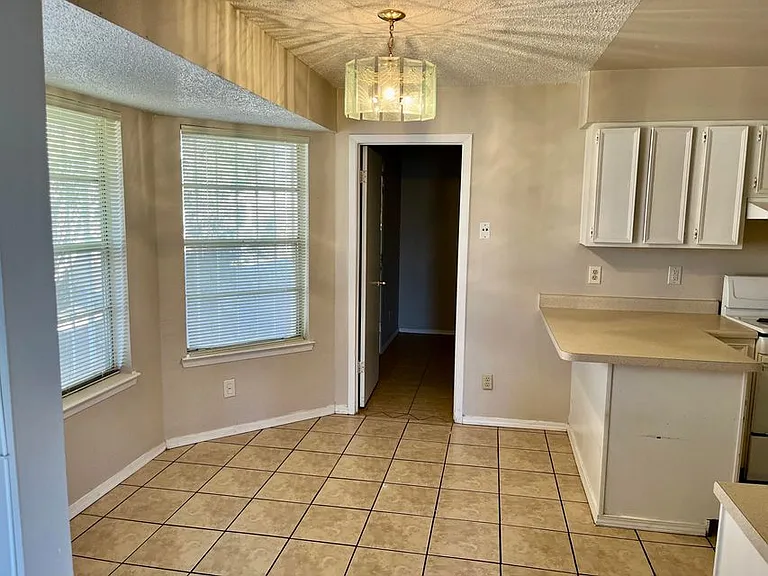 2918 E Glen Dr #B — Photo 3