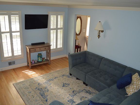 4th image of 16605 George Washington Dr