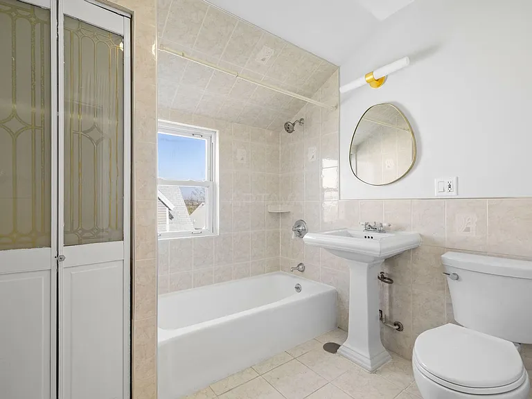 42 William St #2 — Photo 9