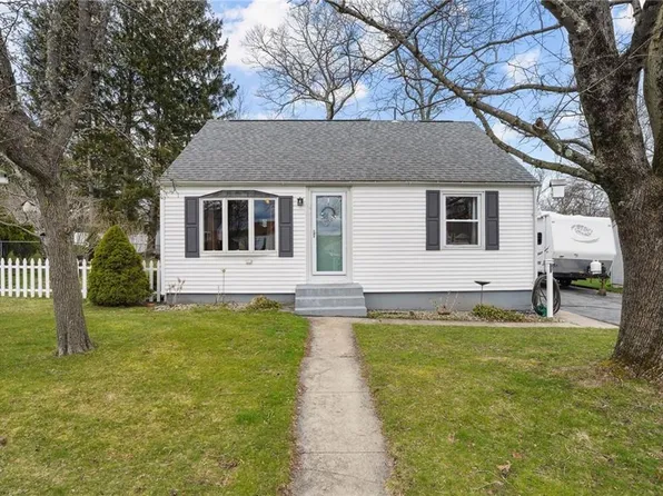46 Marshall Cir, Coventry, RI 02816