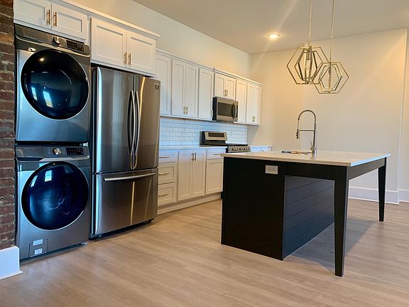 3rd image of 213 E Main St #B