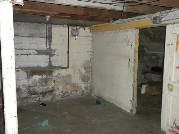 2nd image of 111 Shamrock St