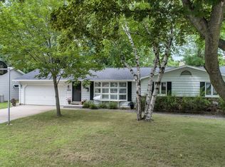 3025 Lawndale Dr, Green Bay, WI 54311