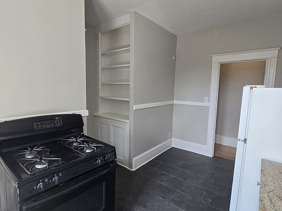 4th image of 24 Barclay St #2D