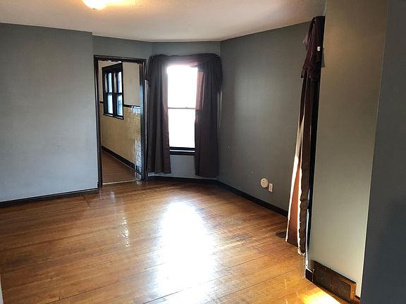 3rd image of 449 Ashland Ave