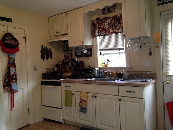 3rd image of 19 Edison Park APT 1R
