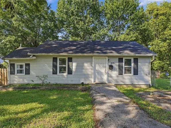 815 Pine St, Pleasant Hill, MO 64080