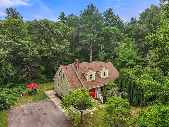 2nd image of 40 Clear Pond Rd
