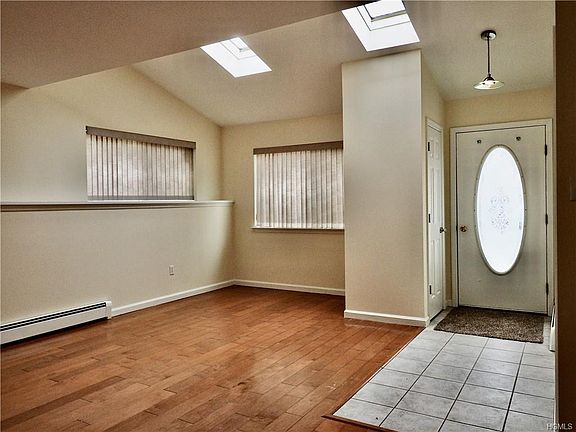 5th image of 732 Hewitt Ln