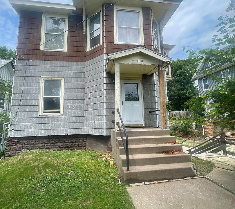 1st image of 1110 E 10th St APT 1