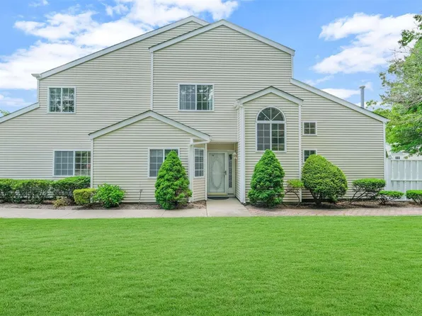 342 Prairie Court #342, Manorville, NY 11949
