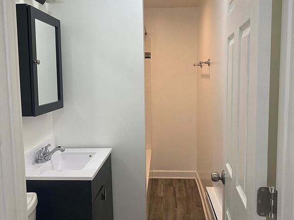 3rd image of 833 W Cornelia Ave #2hcxyk53f