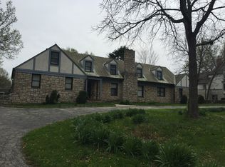 9239 Lee Blvd, Leawood, KS 66206
