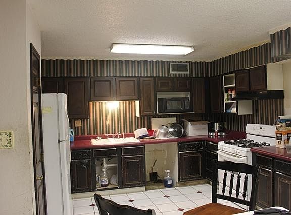 5th image of 553 W Pine St