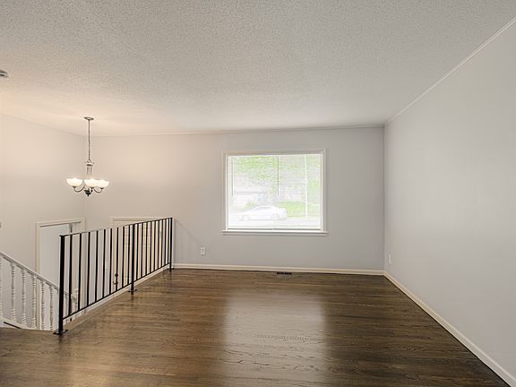 4th image of 9411 Fairwood Dr