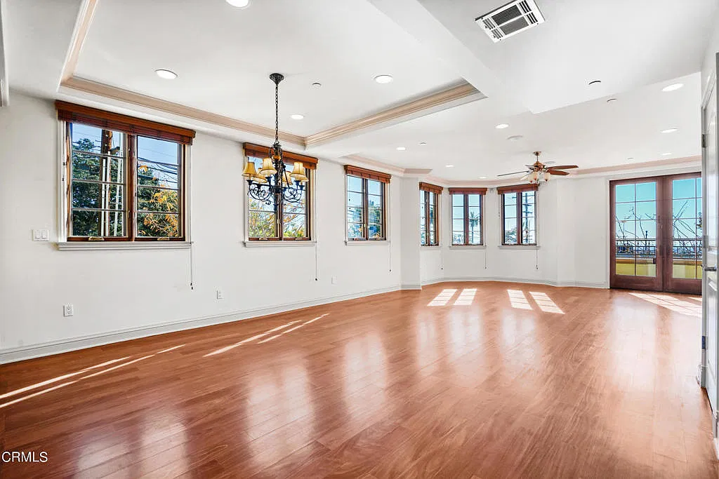 3 bed, 4.0 bath, 1967 sqft, $5,980 — Photo 4