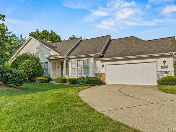 39538 Village Run Dr, Northville, MI 48168