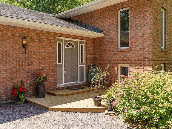 4th image of 1020 Amelia Cres