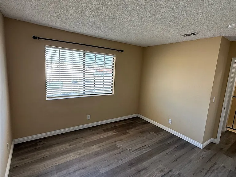 5195 Walnut St #14 — Photo 18