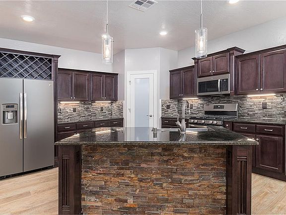 4th image of 3140 Red Creek Dr