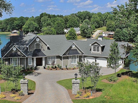 4th image of 49 Spur Court Dr