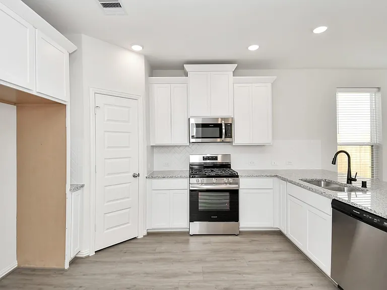 1534 Revolution Way — Photo 20