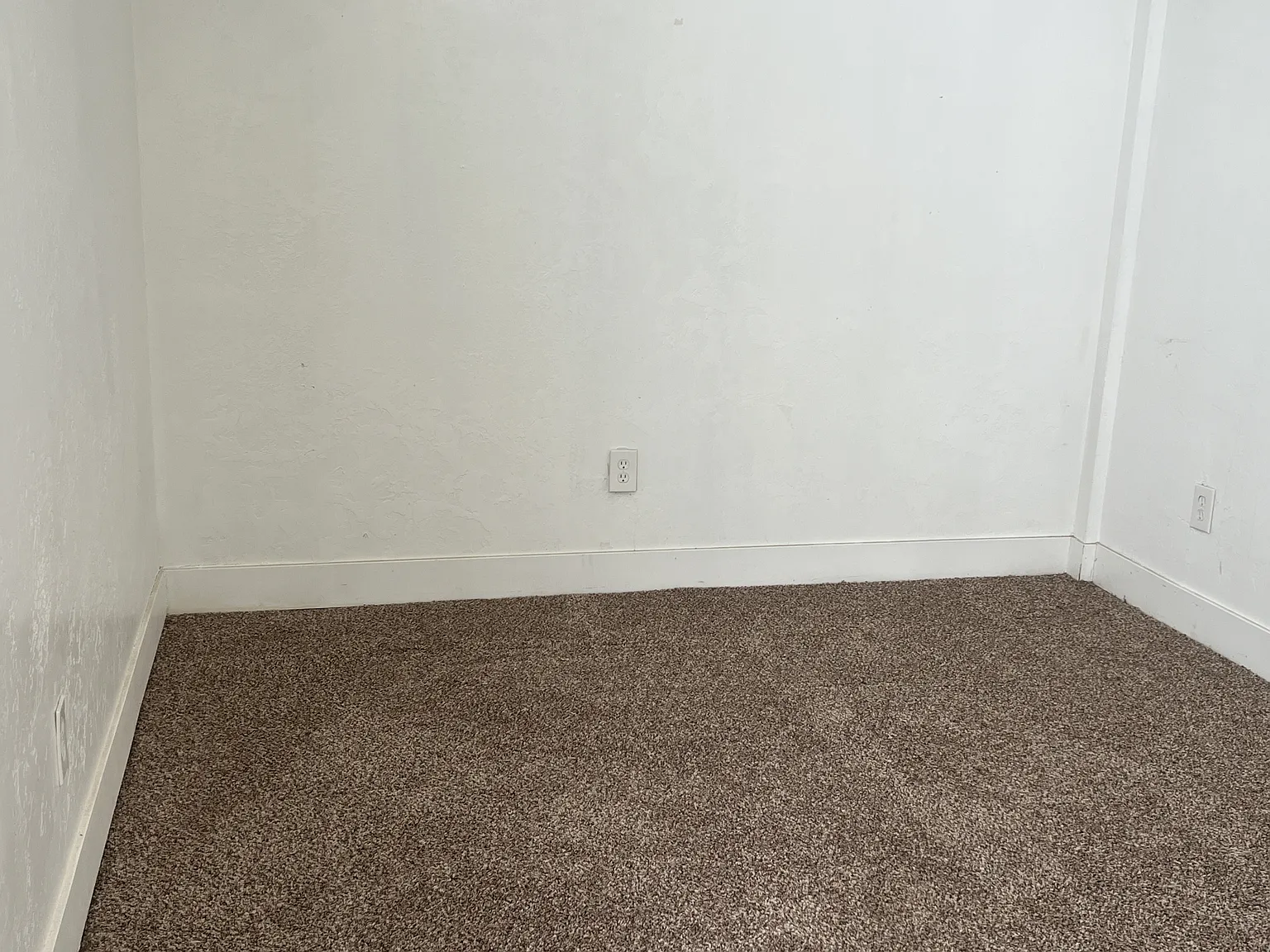 NEW - 389 E Vine St - Tri Plex - SC - 3 — Photo 2