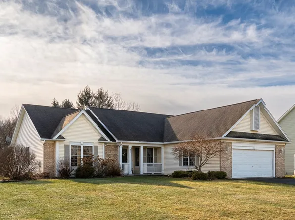 21 Acorn Valley Trl, Rochester, NY 14624