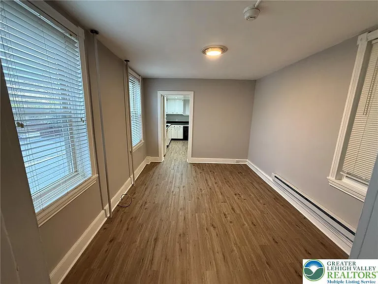 116 S 6th St — Photo 8