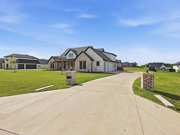 4th image of 330 Charlie Joseph Dr