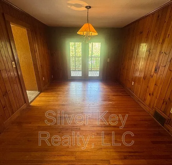 900 S Jackson St — Photo 15