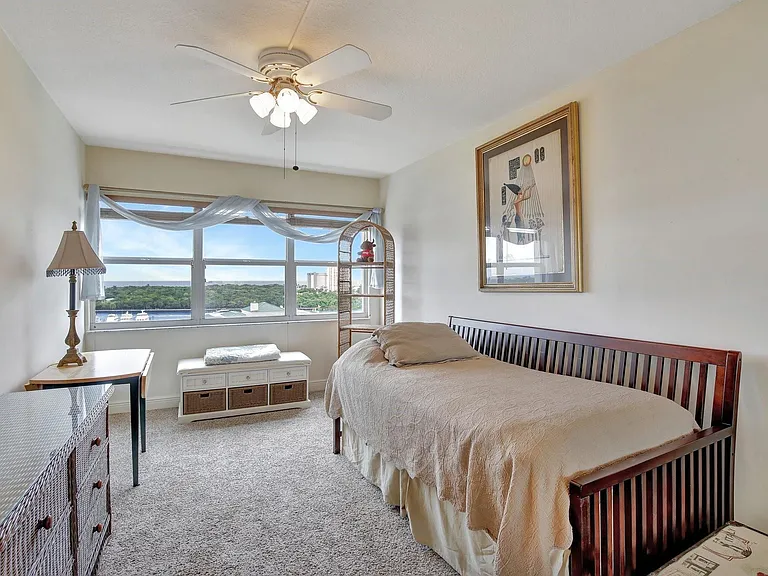 2555 NE 11th St #Penthouse 09 — Photo 22