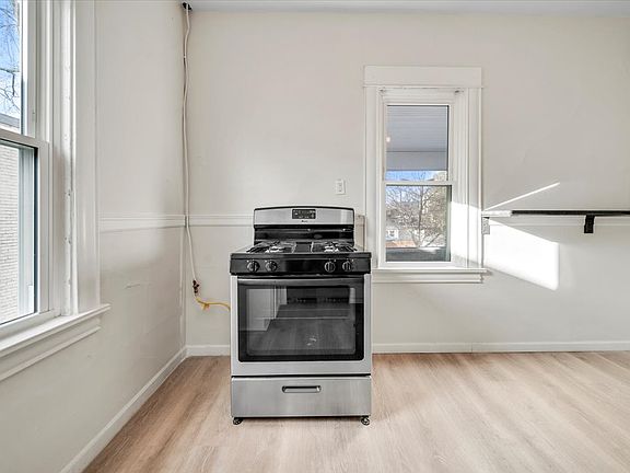4th image of 3016 Bryant Ave S #2
