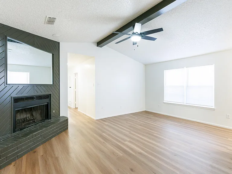8214 Vernon Ave #B — Photo 4