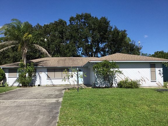 2nd image of 261 SE Fallon Dr