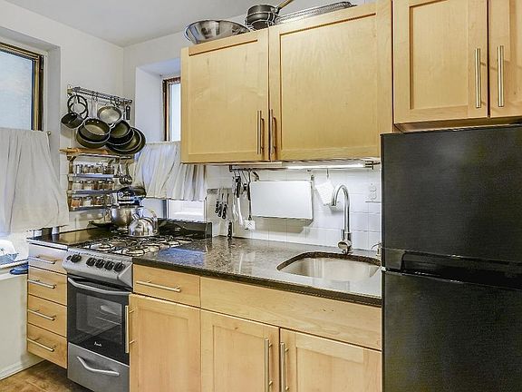 3rd image of 626 E 14th St APT 12