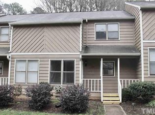 104 Abbots Glen Ct, Cary, NC 27511