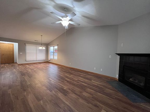 4th image of 976 Buckingham Dr #0