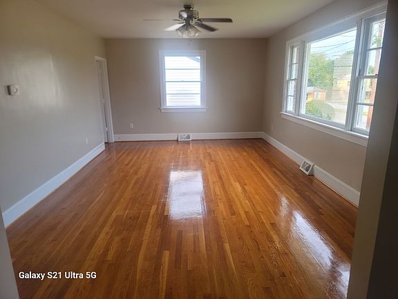 4th image of 240 Saint Mark St