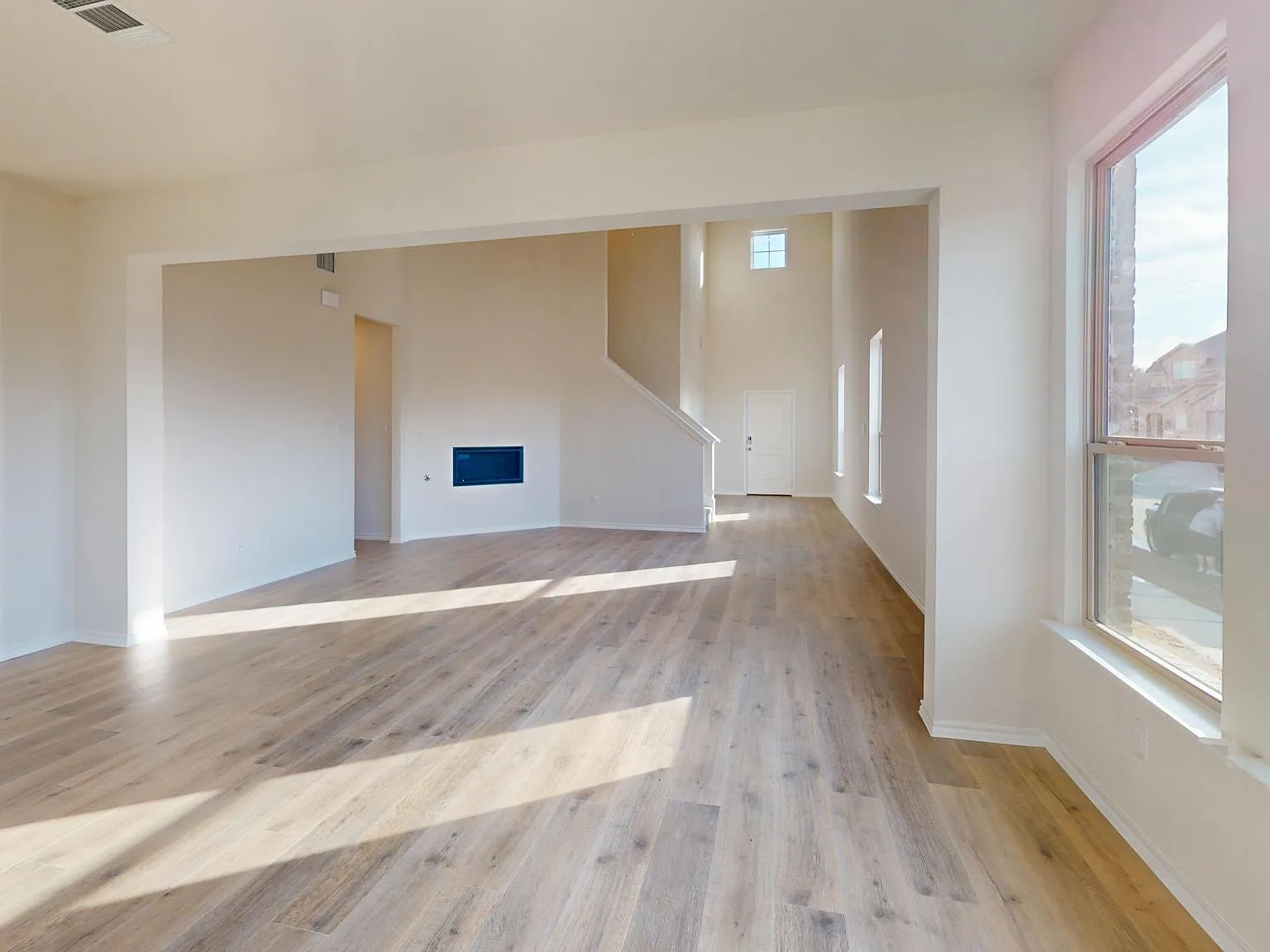 4 bed, 3.5 bath, 2433 sqft, $2,350 — Photo 3