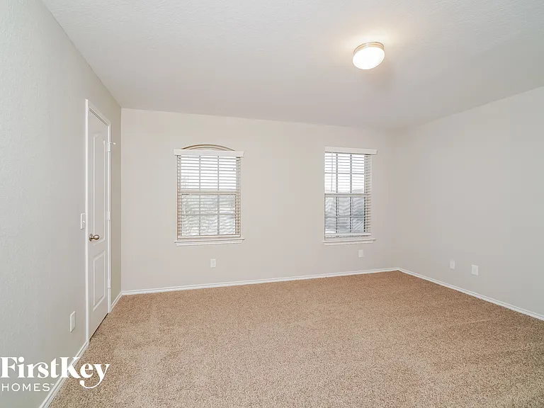 500 Stonebrook Dr — Photo 11