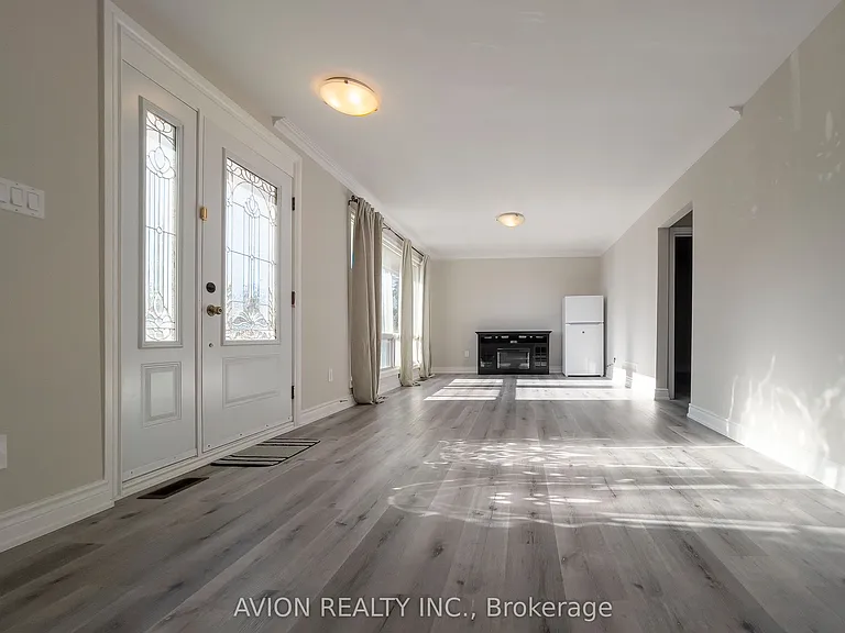 443 Fernleigh Cir N — Photo 1