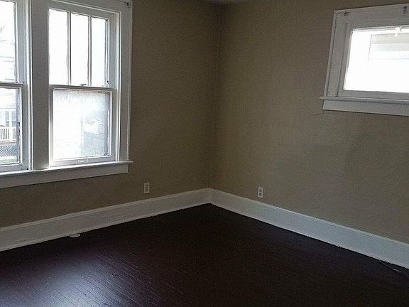 3rd image of 359 Midland Ave