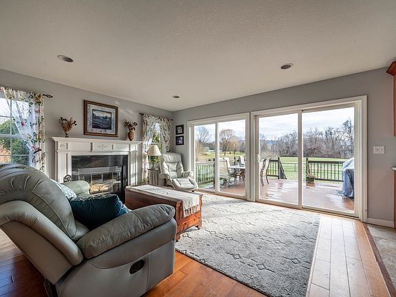 5th image of 83 Bay Rd