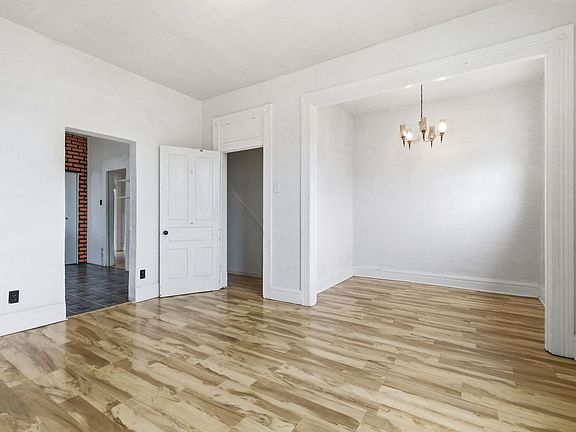 4th image of 3908 Winterburn Ave