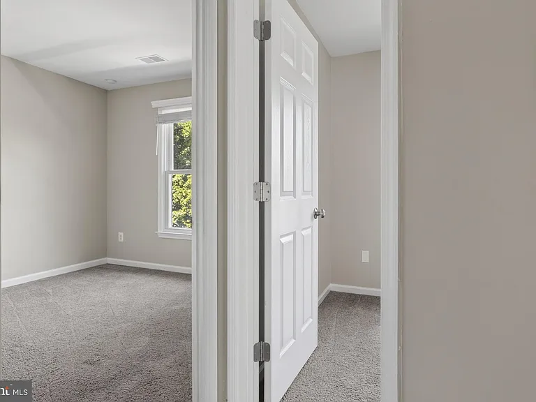 722 Hetzel Ter SE — Photo 17