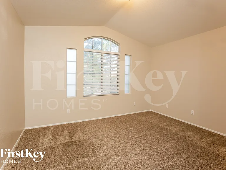 9947 Pioneer Ave — Photo 14