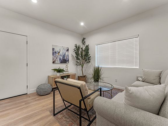 3rd image of 10695 McKeen St